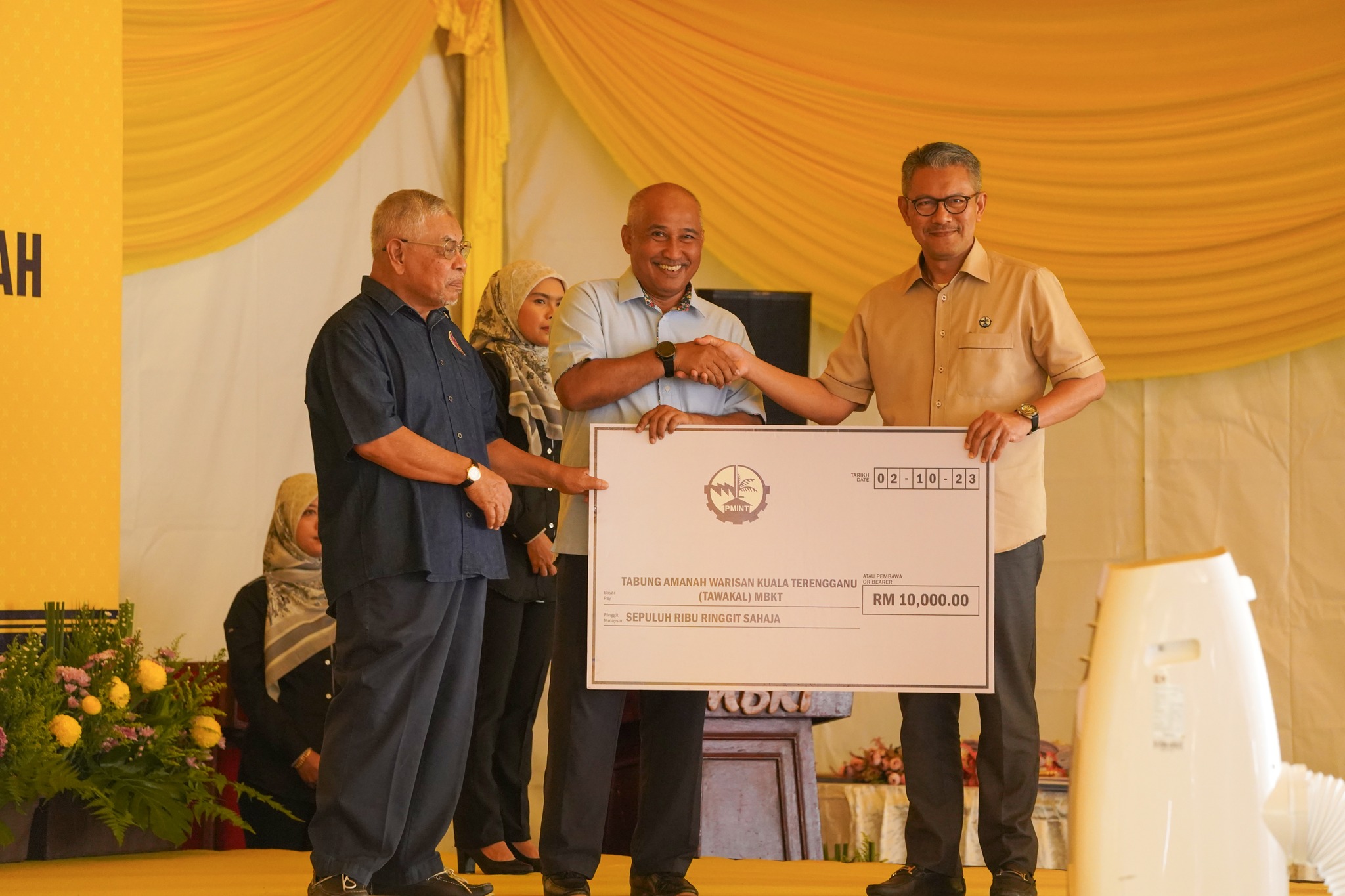 MAJLIS PERASMIAN PENANAMAN POKOK SEPANJANG PANTAI BATU BUROK KE PANTAI PANDAK